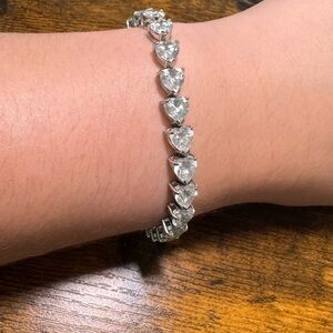 Elegant Heart Dimond Bracelet with Prong-Set Sparkling Stones